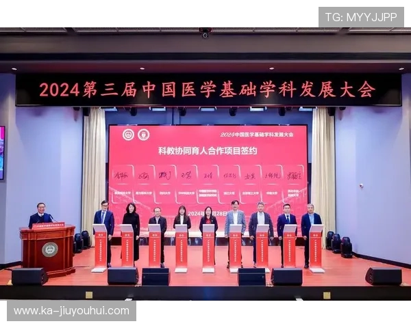 苏足球规则创新探讨：从基础原则到现代比赛的应用与发展